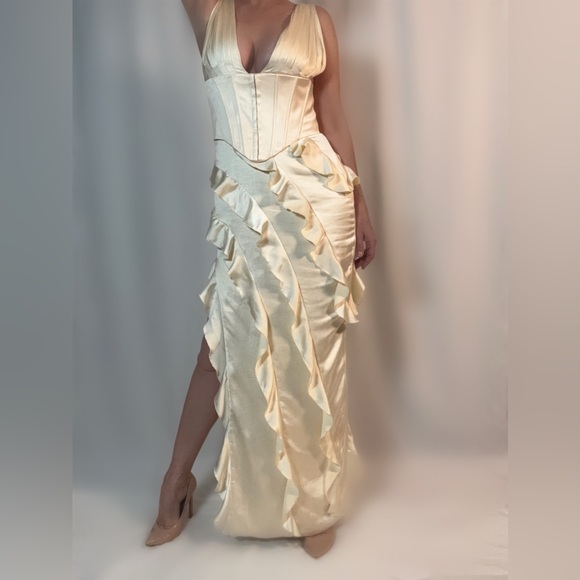 Elegant Cream Corset Dress - Picture 6 of 7